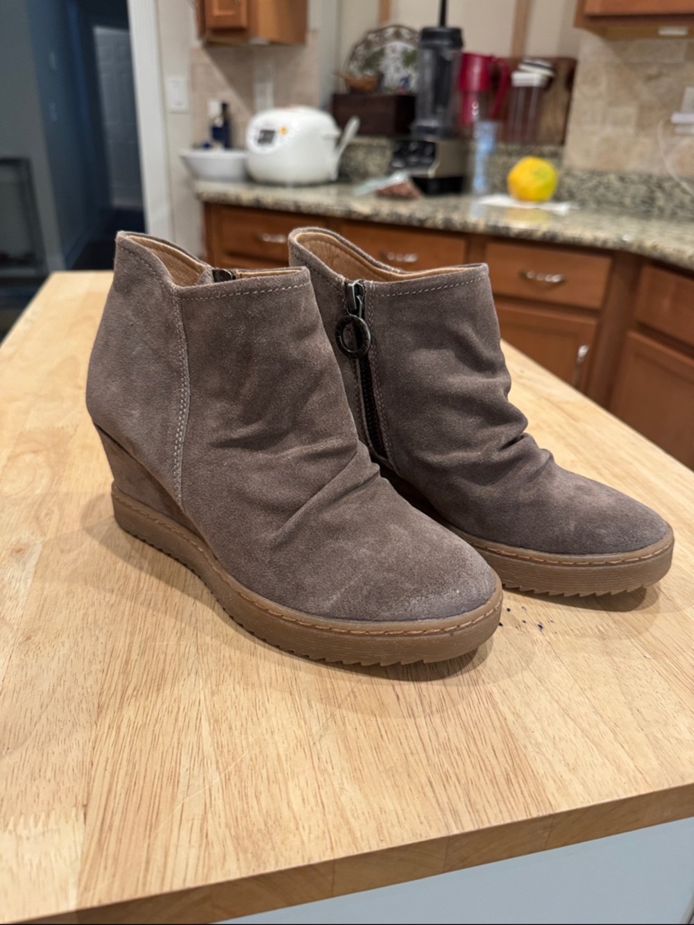 Söfft gray suede wedge Booties size 6